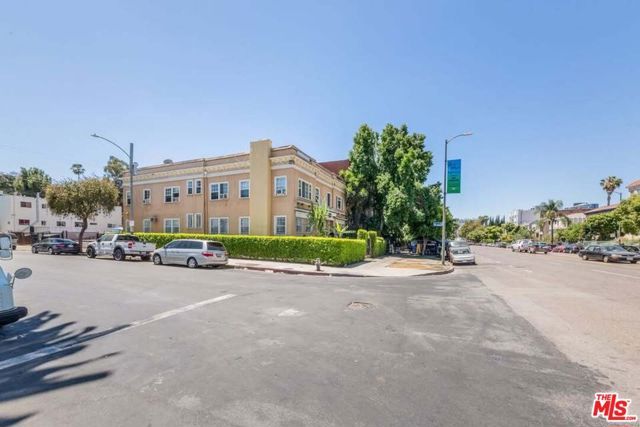 400 S Rampart Boulevard 7, Los Angeles, CA 90057
