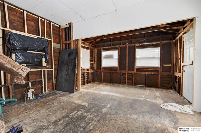 5609 S 52 Street, Omaha, NE 68117