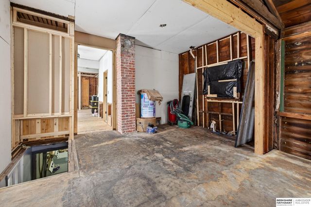 5609 S 52 Street, Omaha, NE 68117