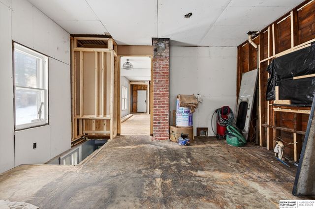 5609 S 52 Street, Omaha, NE 68117