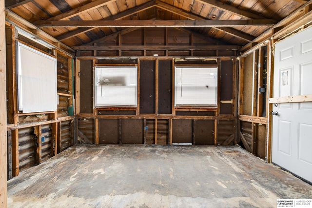 5609 S 52 Street, Omaha, NE 68117