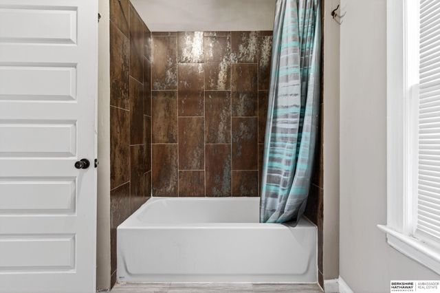 5609 S 52 Street, Omaha, NE 68117