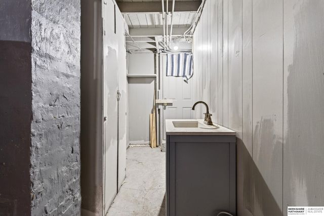 5609 S 52 Street, Omaha, NE 68117