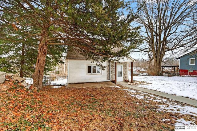 5609 S 52 Street, Omaha, NE 68117