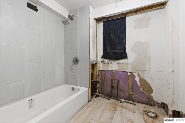 5609 S 52 Street, Omaha, NE 68117