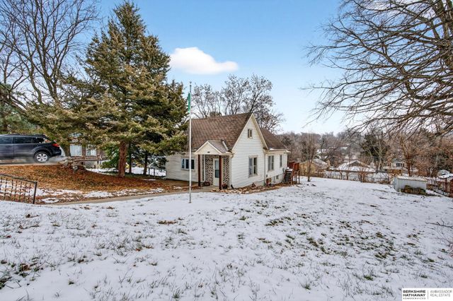 5609 S 52 Street, Omaha, NE 68117