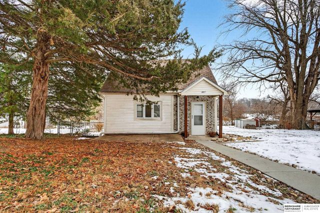 5609 S 52 Street, Omaha, NE 68117