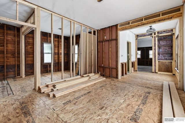 5609 S 52 Street, Omaha, NE 68117