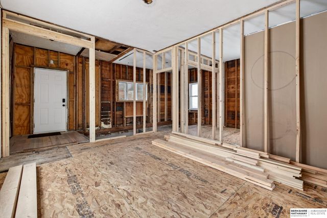 5609 S 52 Street, Omaha, NE 68117