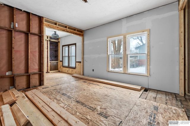 5609 S 52 Street, Omaha, NE 68117