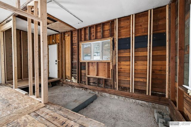 5609 S 52 Street, Omaha, NE 68117