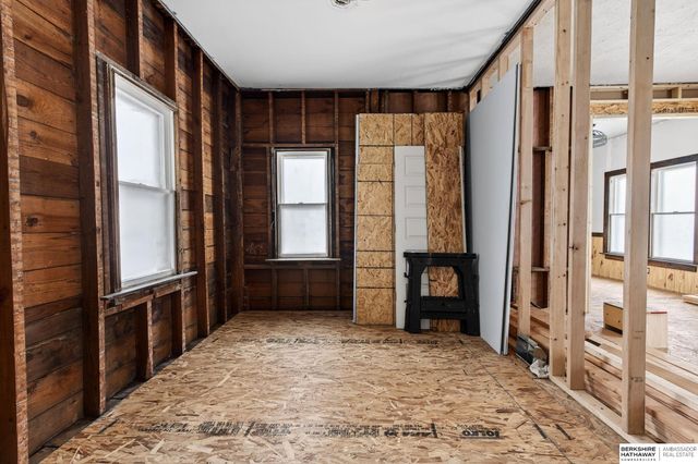 5609 S 52 Street, Omaha, NE 68117