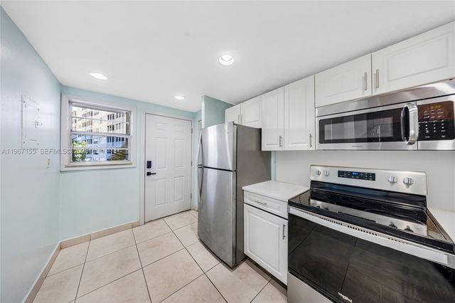 1750 NE 191st St 326-4, Miami, FL 33179