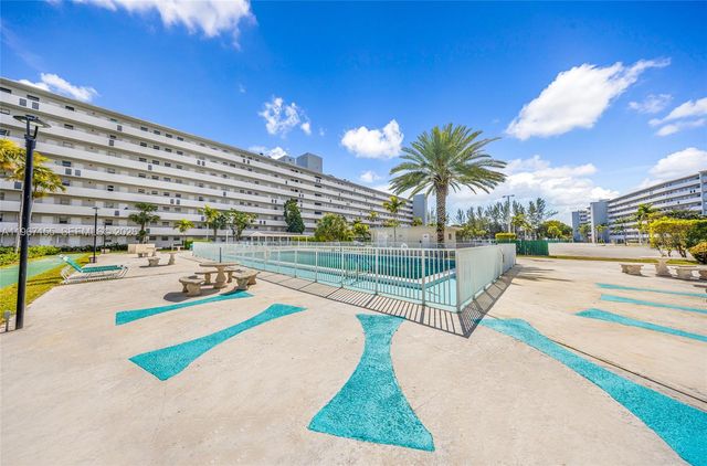 1750 NE 191st St 326-4, Miami, FL 33179