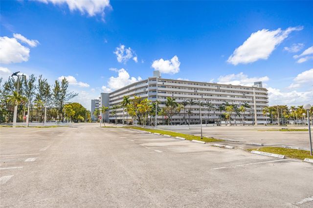 1750 NE 191st St 326-4, Miami, FL 33179