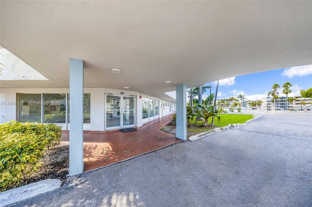 1750 NE 191st St 326-4, Miami, FL 33179