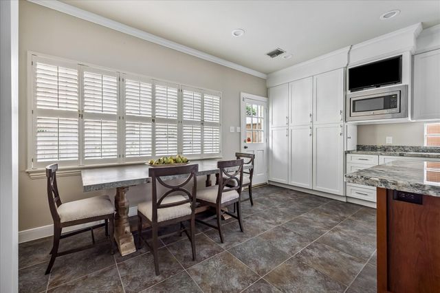 2907 Robinhood Street, West University Place, TX 77005