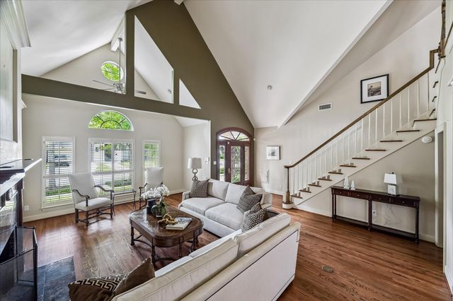2907 Robinhood Street, West University Place, TX 77005