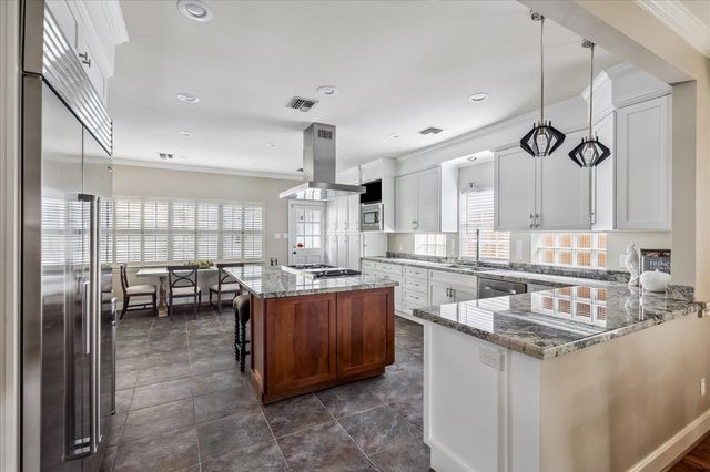 2907 Robinhood Street, West University Place, TX 77005