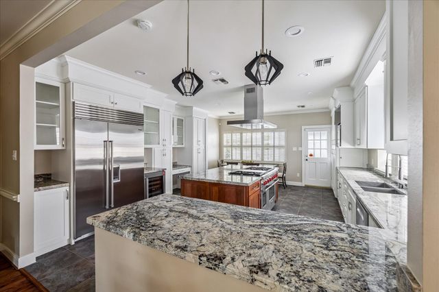 2907 Robinhood Street, West University Place, TX 77005