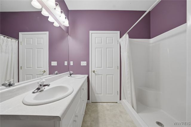 4883 Waterford Place, Lockport Town, NY 14094