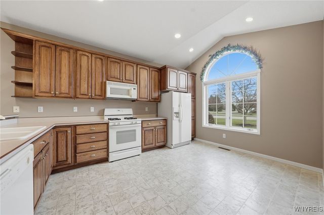 4883 Waterford Place, Lockport Town, NY 14094