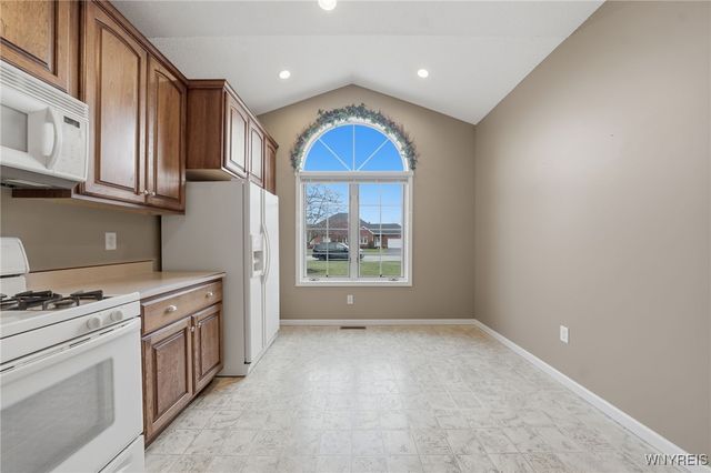 4883 Waterford Place, Lockport Town, NY 14094