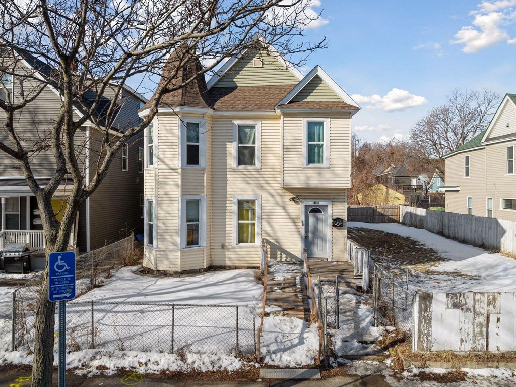 2832 15th Avenue S, Minneapolis, MN 55407