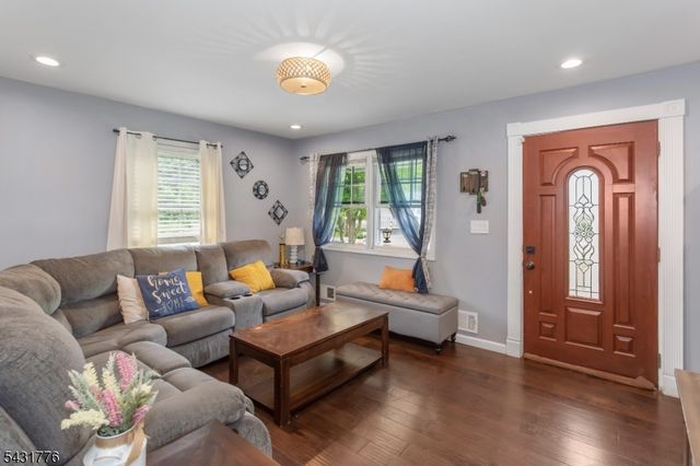 34 Decker Rd, Wanaque Boro, NJ 07420