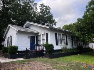 420 Willow Avenue A, New Braunfels, TX 78130