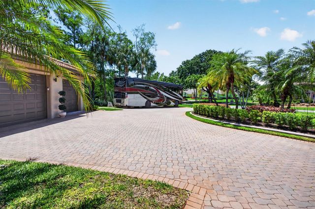 5884 NW 79th Way, Parkland, FL 33067