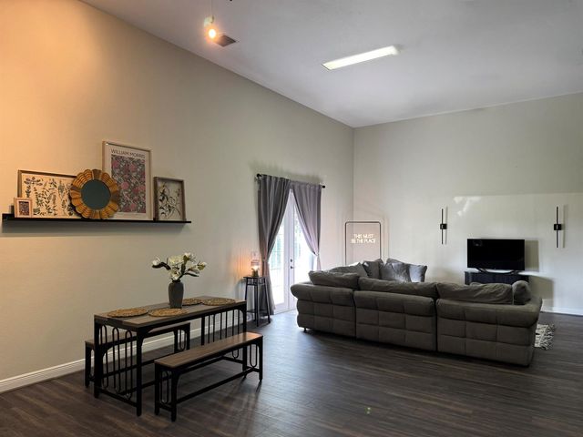 5884 NW 79th Way, Parkland, FL 33067