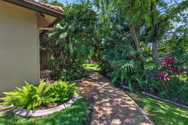 5884 NW 79th Way, Parkland, FL 33067