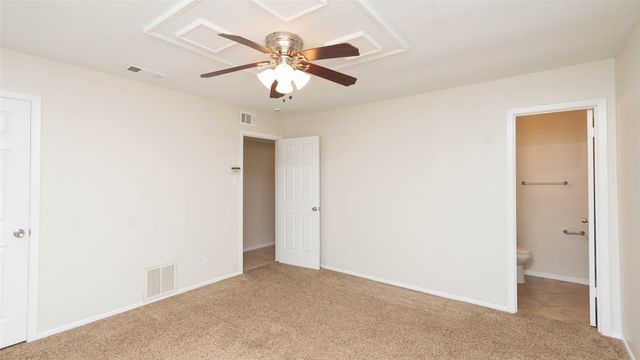 5621 Brent Drive, Haltom City, TX 76148