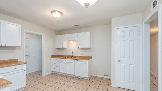 5621 Brent Drive, Haltom City, TX 76148