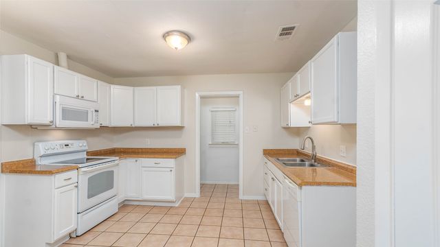 5621 Brent Drive, Haltom City, TX 76148