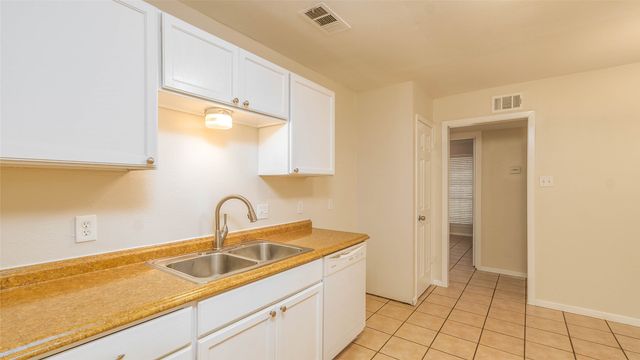 5621 Brent Drive, Haltom City, TX 76148