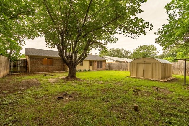 5621 Brent Drive, Haltom City, TX 76148