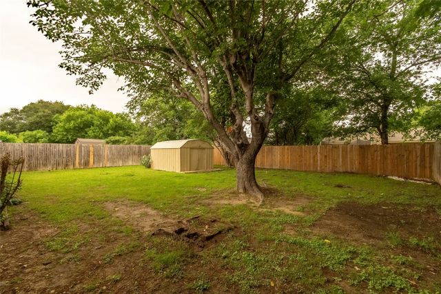 5621 Brent Drive, Haltom City, TX 76148