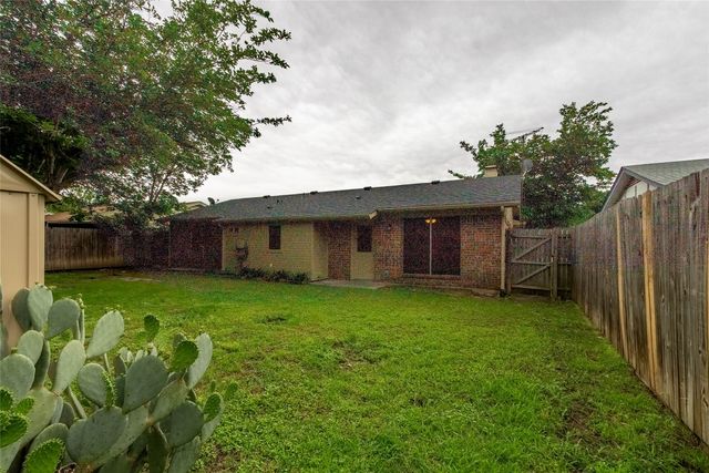 5621 Brent Drive, Haltom City, TX 76148