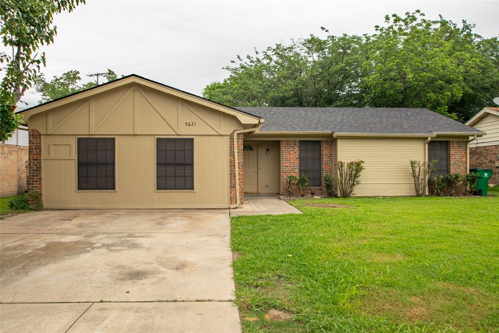 5621 Brent Drive, Haltom City, TX 76148
