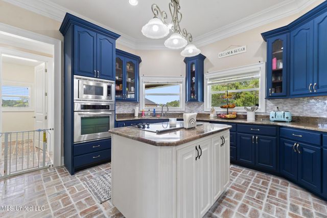 6405 Seawinds Boulevard, Biloxi, MS 39532