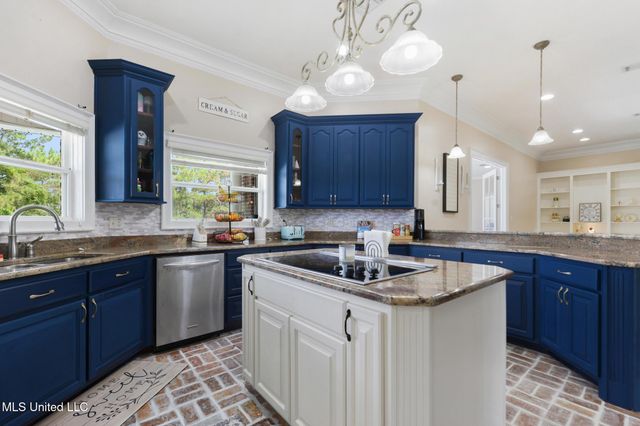 6405 Seawinds Boulevard, Biloxi, MS 39532