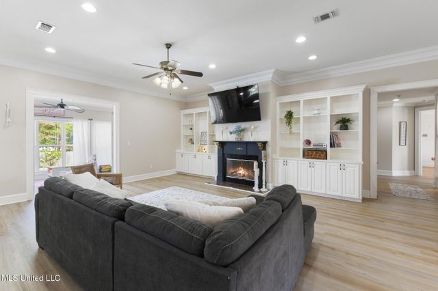 6405 Seawinds Boulevard, Biloxi, MS 39532