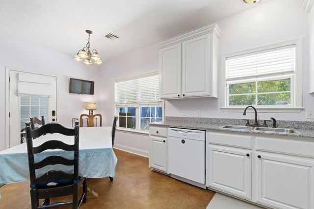 1016 Isabella St, Sulphur, LA 70663