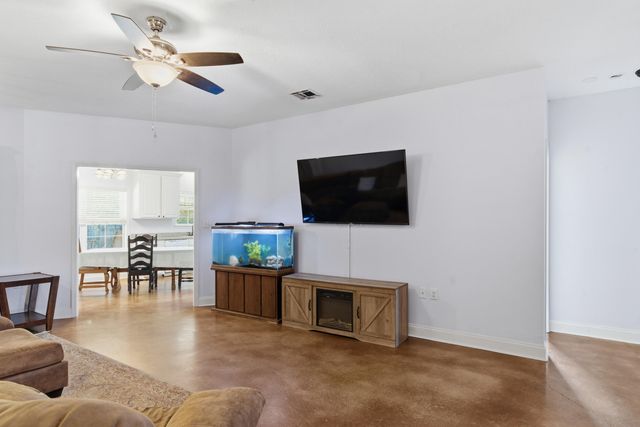 1016 Isabella St, Sulphur, LA 70663