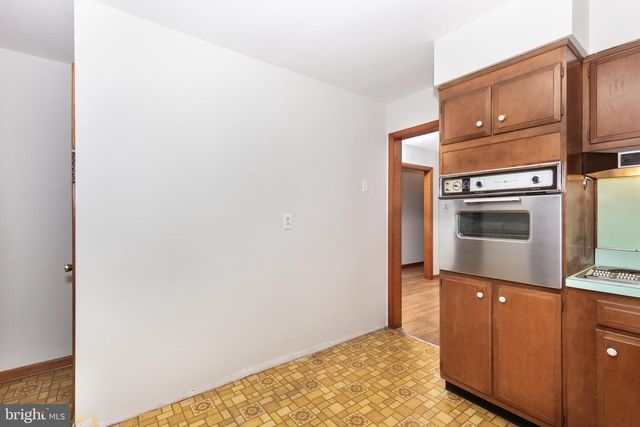 3284 CHARMIL DR, Manchester, MD 21102