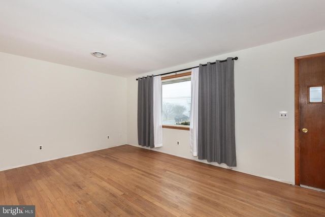 3284 CHARMIL DR, Manchester, MD 21102