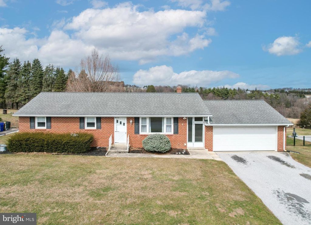 3284 CHARMIL DR, Manchester, MD 21102