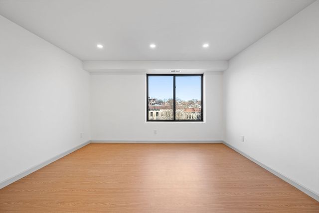 1243 Beacon Street 5A, Brookline, MA 02446